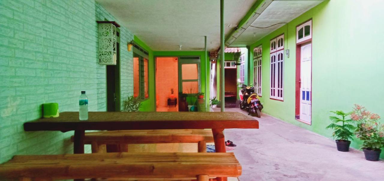 Nitha Homestay Banyuwangi  Esterno foto